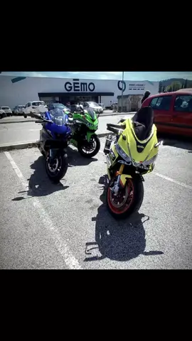ses que des gens me disent  mes faut resté concentré et ne pas prendre en compte se qu’il disent 
