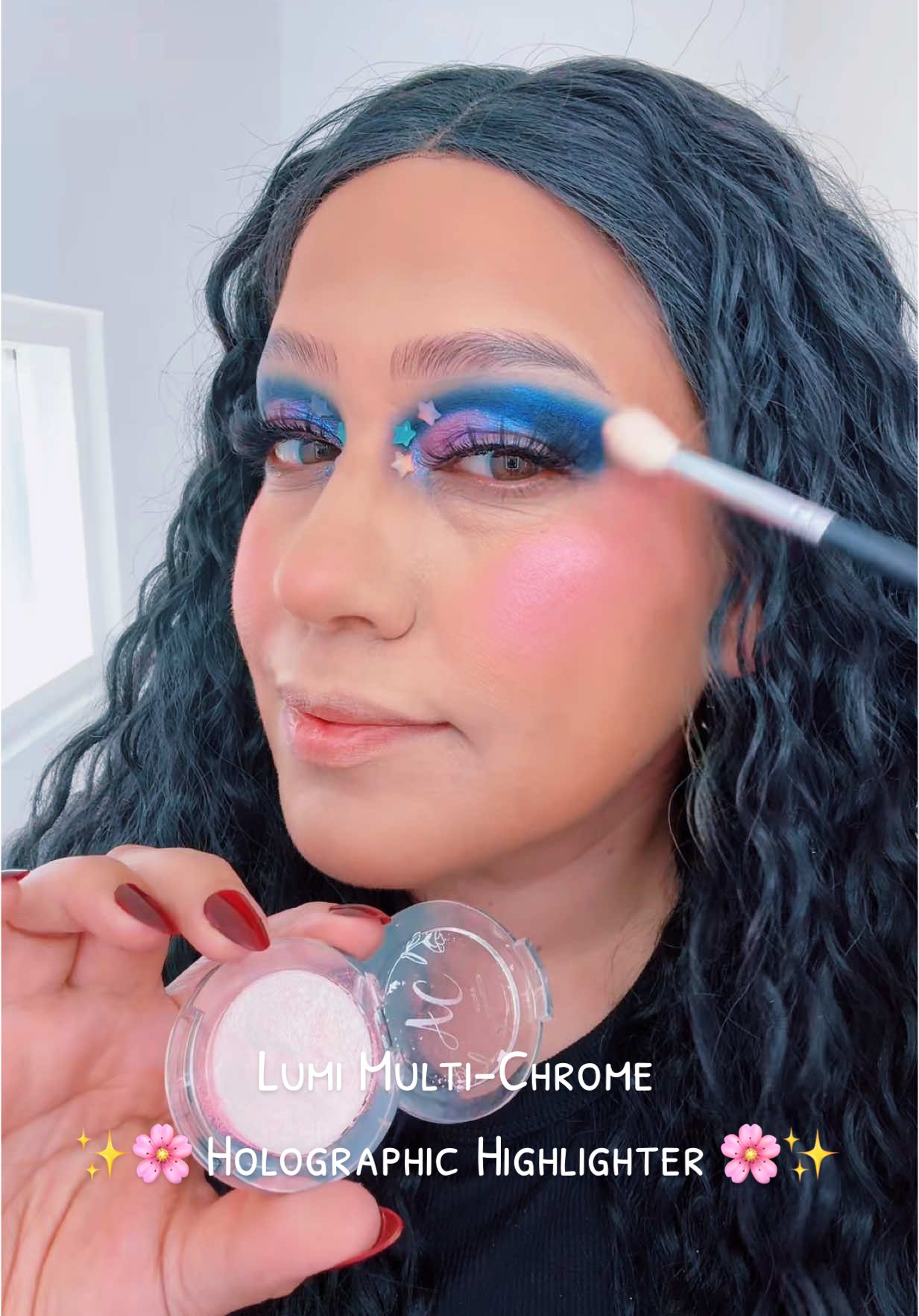 This Lumi Multi-Chrome Holographic Highlighter is so beautiful !! It’s affordable and from a small Latina women own business #lumi #multichrome #holographic #highlighter #latinacontentcreator 