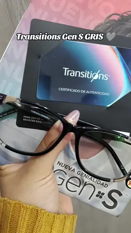 Lentes formuladosTRANSITIONS GEN S GRIS 🩶+ AR con montura en acetato CAROLINA HERRERA 😍🖤  Incluye:  🖤 Estuche de lujo antigolpes 🖤 Paño de microfibra 🖤 Líquido antiempañante . . . . #foryoupage #centroopticoduran #fyppppppppppppppppppppppp #marketing #contenido #fyp #viral #viralvideos #gafas #optica #monturas #saludvisual #examenvisual #bucaramanga #campohermoso 