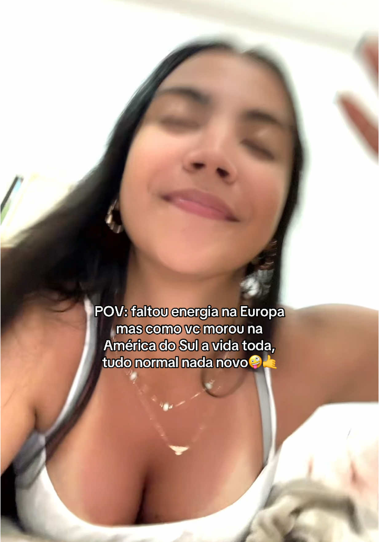 era só uma chuvona em recife e a energia: byeeee byeee 👋👋 (((jokes a parte plsss)))