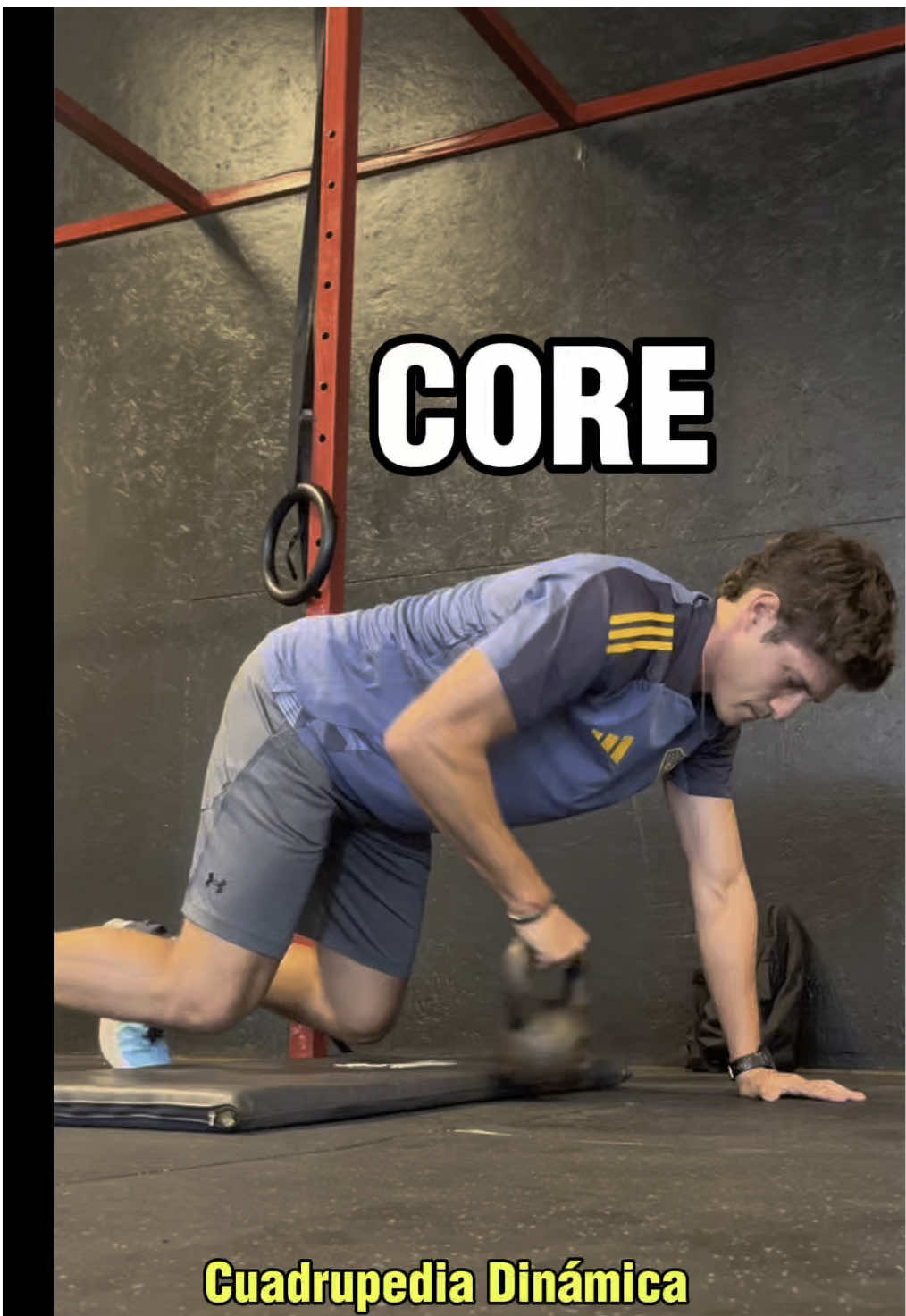 CORE con KB 🤜🏼🤛🏼 📌Empeza a trabajar tu CORE / ZONA MEDIA como se debe involucrando las cadenas musculares.  📌Estos ejercicios te van a dar estabilidad, movilidad, capacidad de transferir la fuerza del tren inferior al superior y vas a prevenir lesiones.  👉Bancando la parada 🇸🇪🫶🏻 #entrenamiento #core #zonamedia #deportista #deportistas #gym #fuerza #estabilidad #kettlebell 