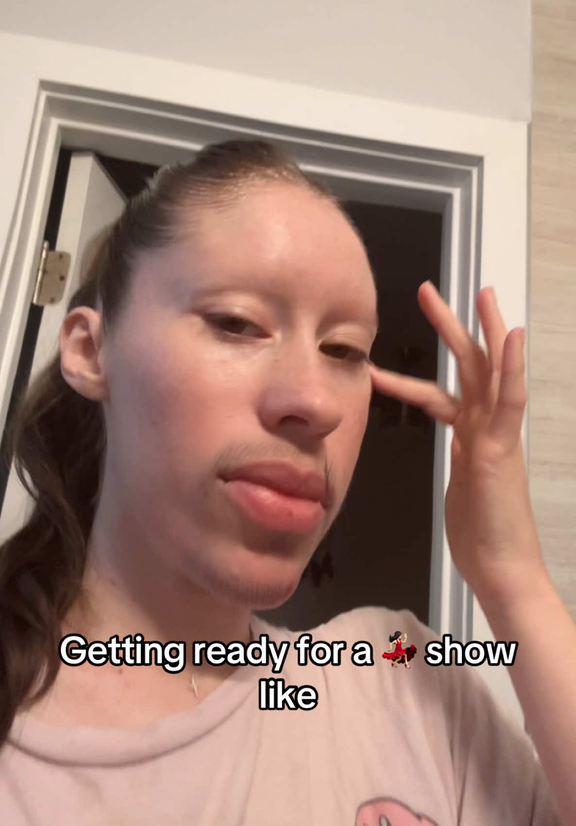 Pre show chillen 💃🏻🕺💅  #makeup #dancer #backstage #performance #gig #dancing #goodvibes #facecard #ready #grwm 