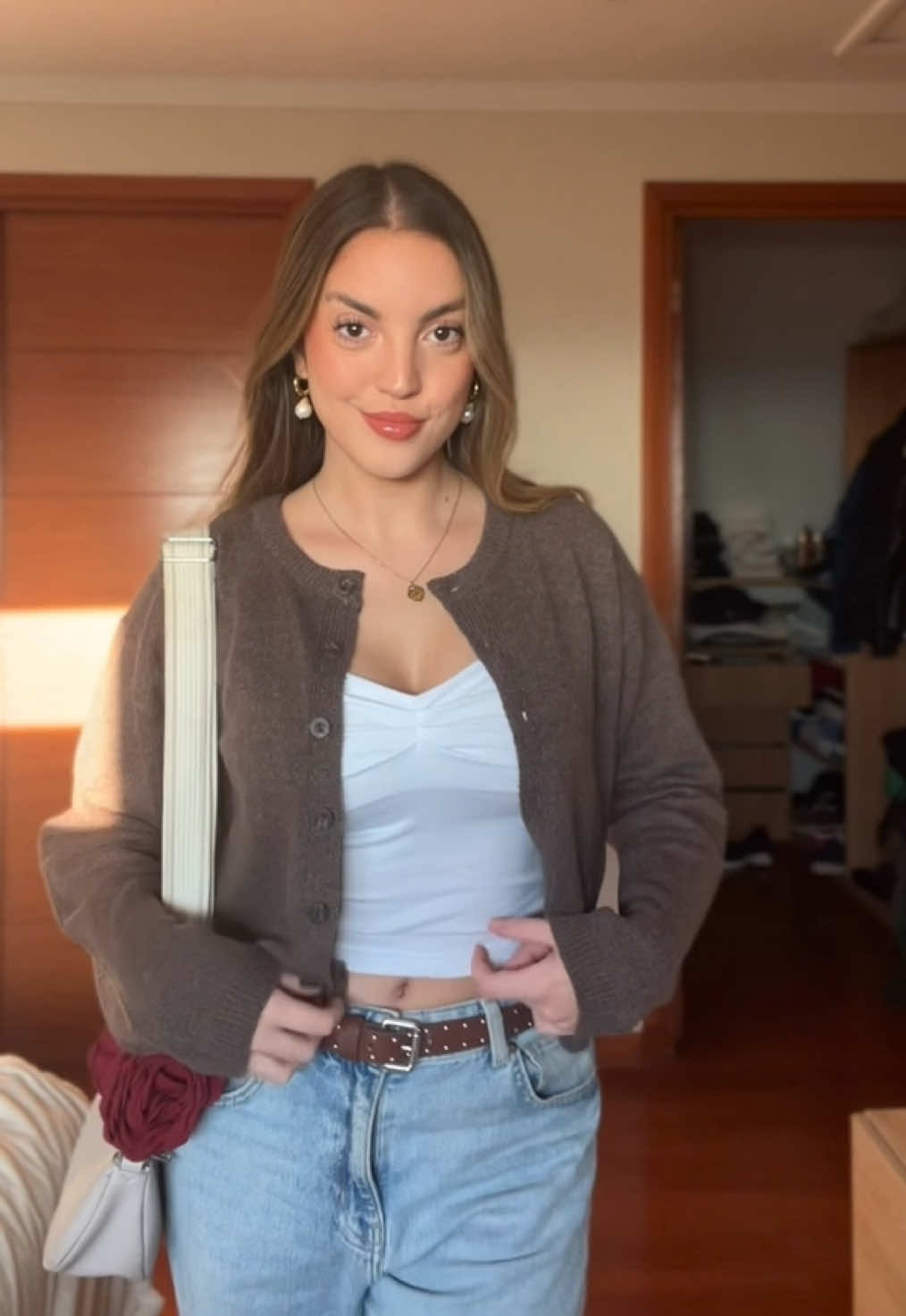 con el color de la temporada 🤎 #girlythings #chile #outfit #tendencia #autumnoutfits #outfits #outfitsotoño #inspooutfit #pinterestoutfit #sweater #opposite #paris 