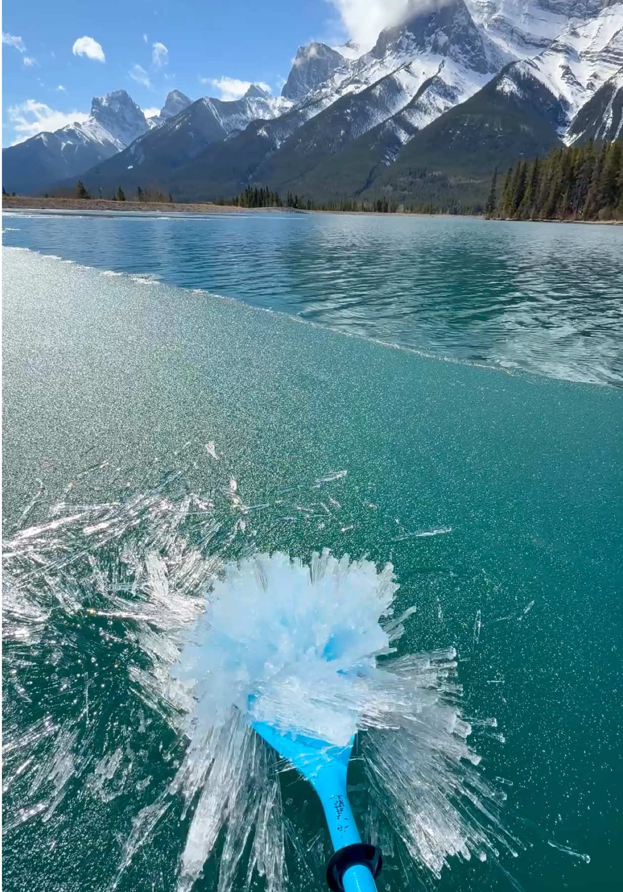 It’s that time of the year - the candle ice is out in the Canadian Rockies 💙 #candleice #canada #alberta #canadianrockies #canmore #banff #calgary #ice #paddle #mountains 