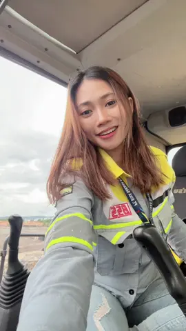 Canddu sih aah 🤭🤣  #fyppppppppppppppppppppppp #operatorcantik #OperatorExcavator #tiamonica 