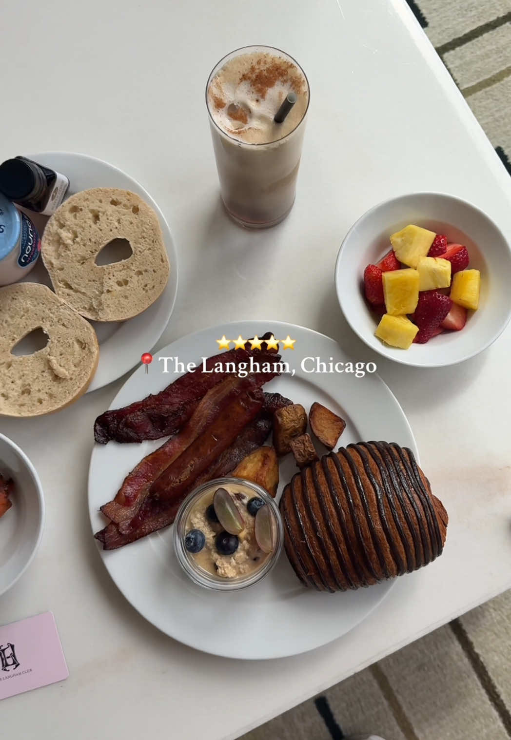 doing Chicago in style 🥂 #luxuryhotel #forbesfivestarhotel #fivestar #thelanghamchicago #thelangham #chicago #luxurychicago #contentcreator #hotelrating #ratinghotels #besthotelinchicago #chicagohotels #experiencechicago #luxury #forbes 