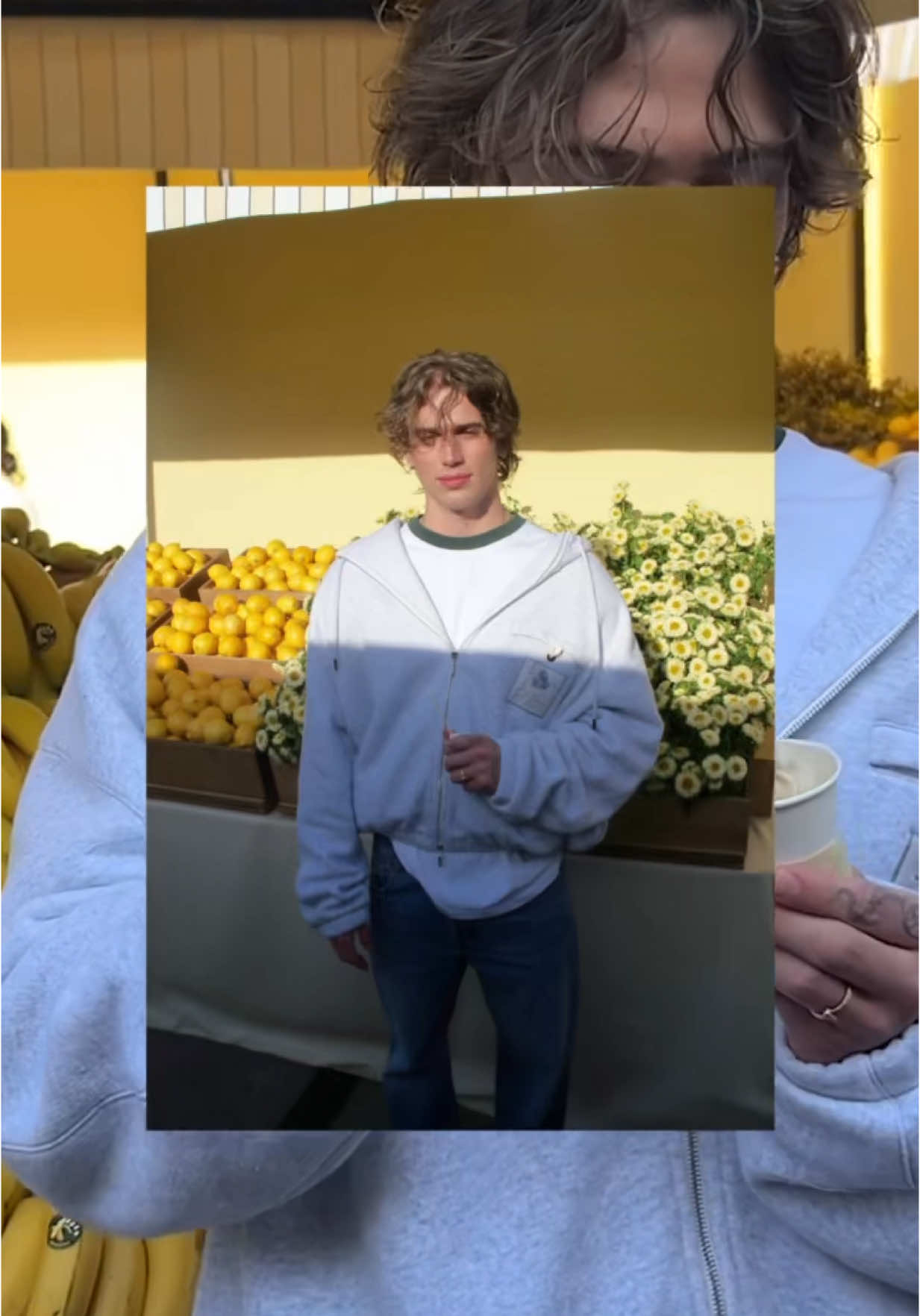 @Jacquemus in LA? I’m going bananas 🍌 #digicam 