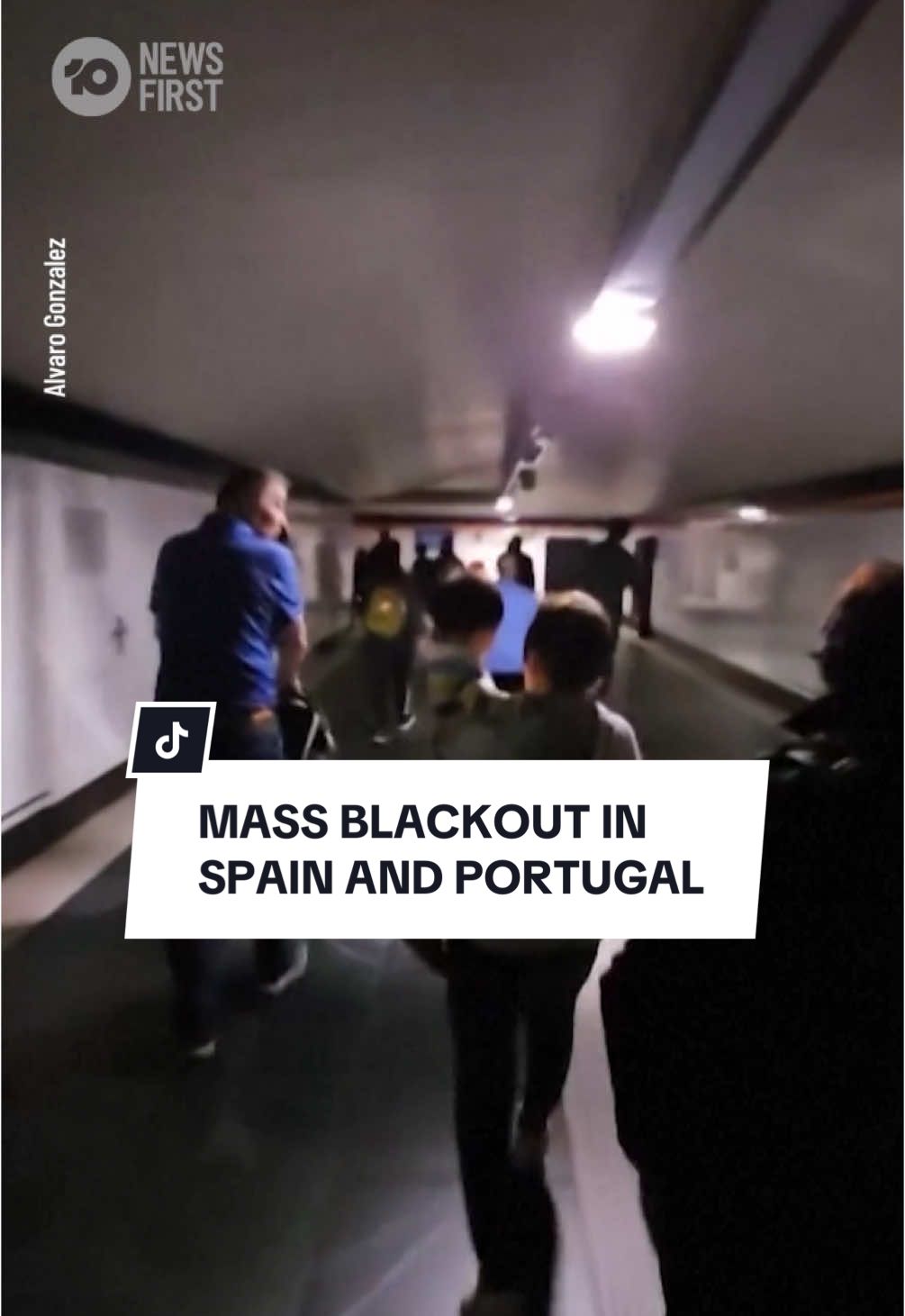 Residents in Madrid, Spain, have been heard cheering on Monday as power slowly started returning to the country, after a huge outage brought parts of Spain and Portugal to a standstill. Outages on such a scale are extremely rare in Europe, with this one grounding planes and halting public transport. The total blackout lasted approximately 9 hours, beginning at around 10:33 GMT, with power partially returning at around 19:46 GMT. To find out more, click the link in bio. #10NewsFirst #Spain #Portugal #Madrid #blackout 