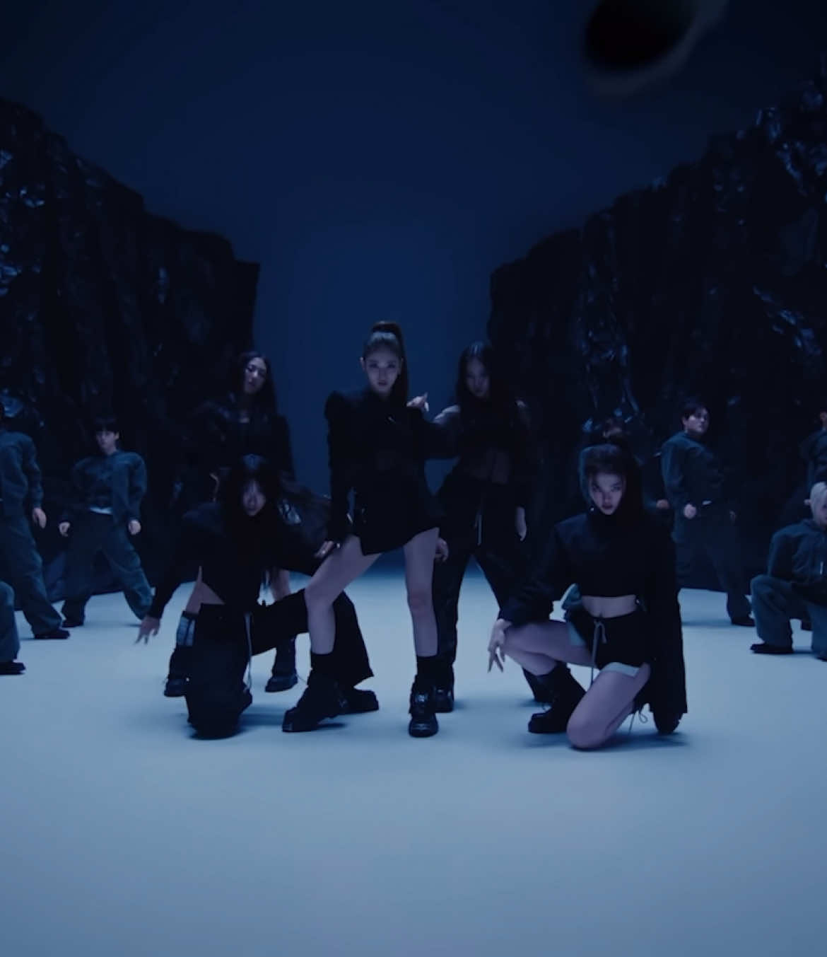 @MEOVV  #meovv #handsup_mv #lovertokpop_song #kpopfyp #fypppppppppppppppppppp 