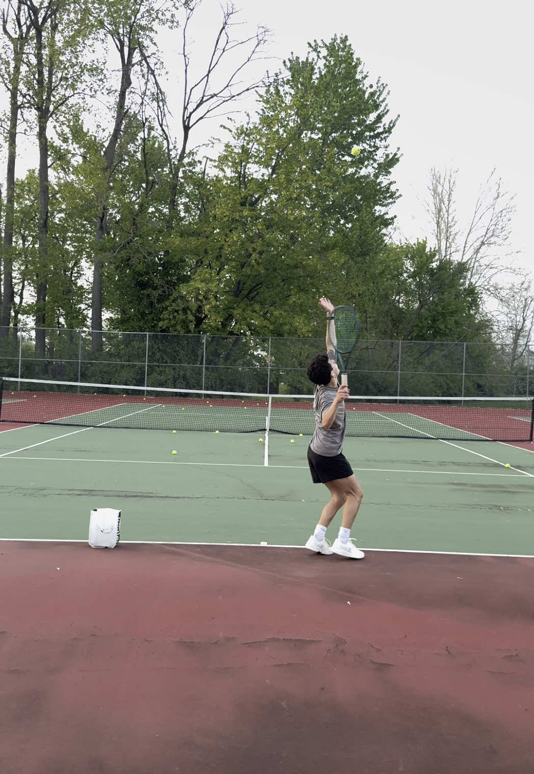 Monday night 🙃 #tennis #tennistiktok #tennisserve #foryoupage #tennistok #tennisplayer 