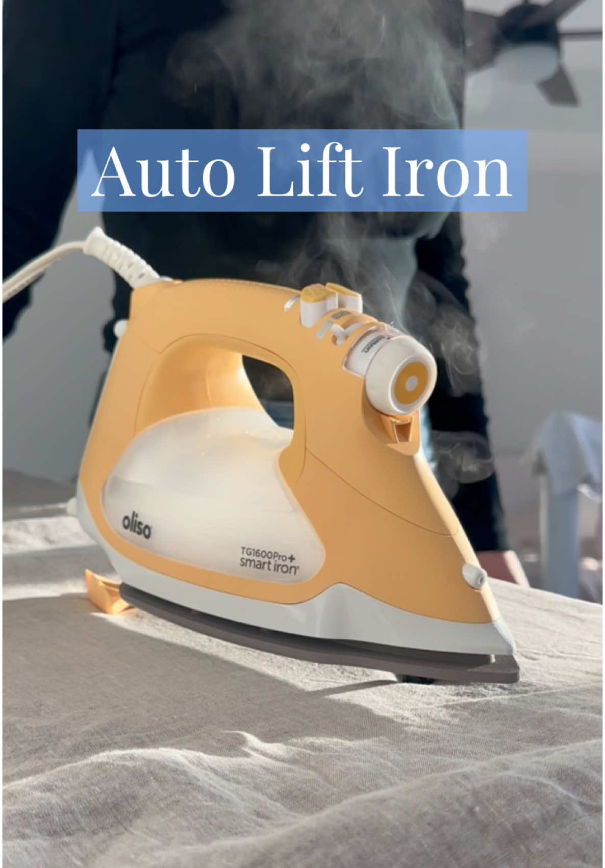 An auto-lift iron 😯 Find this under ✨Home Finds✨ on my website. #amazon #amazonfinds #iron #laundry 