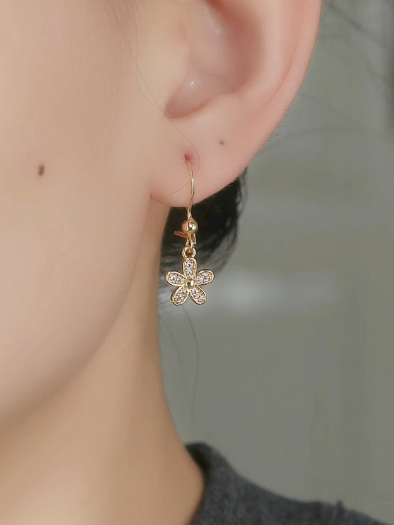 Bunga mekar di telinga, keanggunan tumbuh di hati. Bersinar bersama Anting Audrey 🌸🌷💖 Cek dikeranjang kuning sekarang!!😍🥰 #shopmaster #anting #earring #promo #diskontiktokshop #produkviral #joinlivestreaming #aksesoriswanita #perhiasan