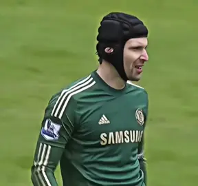 #creatorsearchinsights Great save to goalkeeper Petr Čech💀#football #goalkeeper #petrčech #fyp #viralvideo #goalkeeping #legend #respect #Soccer #save 