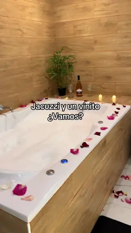 Jacuzzi y un vinito para una noche perfecta 🤩  #suite #hotel #jacuzzi #parejas #chiclayo #fyp #fouryou 