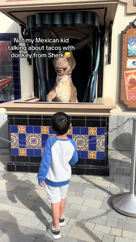 Donkey speaks Spanish 😂 #universalstudioshollywood #donkey #sherk #la 