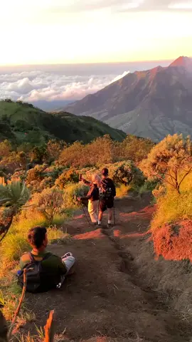 hanya bisa menyaksikan,belum bisa merasakan.                           #merbabuview #merbabuviagancik#songindia#fyp