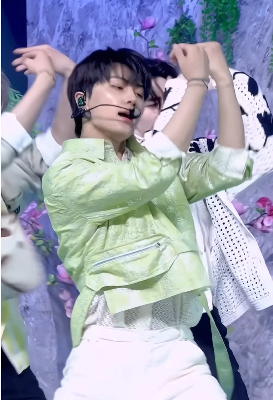 SACRIFICE (EAT ME UP) (JAY FANCAM) #jay #enhypen #jayenhypen #sacrifice #enhypensacrifice #zxyabc #fyp #fyppppppppppppppppppppppp #foryoupage #kpop #kpopfyp #fancam #ynxwn_ 