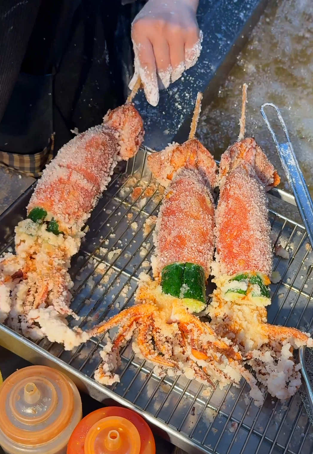 Taiwan's Famous Whole Fried Squid - taiwanese street food 🚠Location taipei 💰Price 5,000KRW / 3.5USD