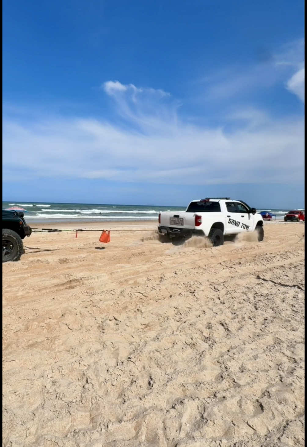 Disabled Jeep Recovery‼️ #fyp #florida #beach #4x4 #recovery #sandtow #toyota #jeep #volusiacounty #tundra 