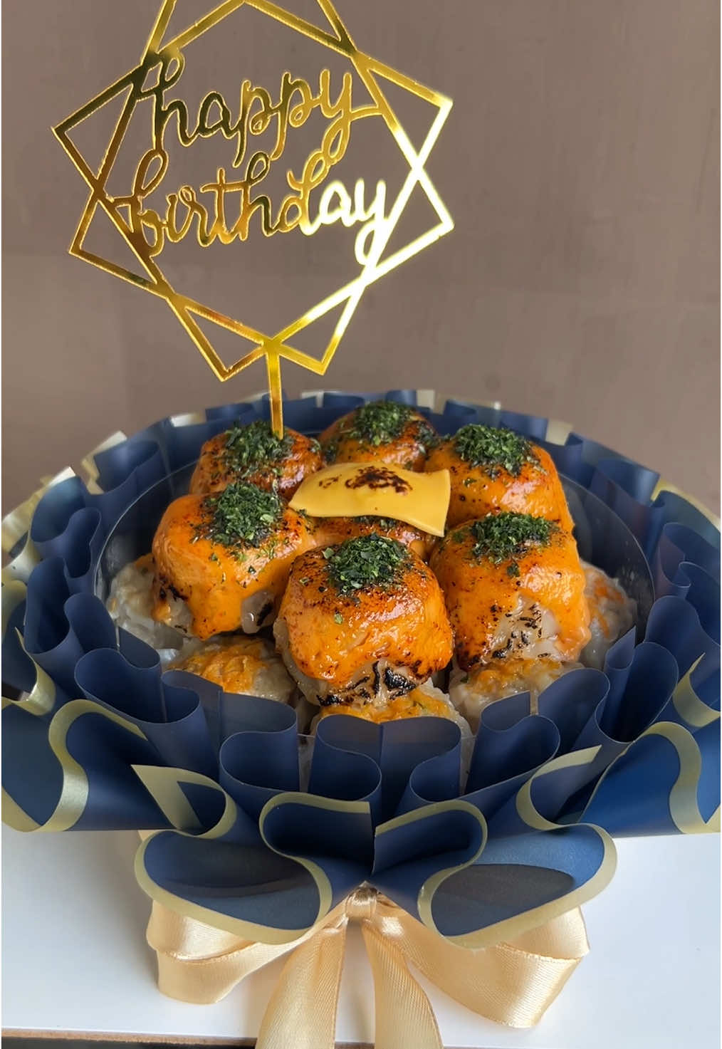 bouquet dimsum secantik ini nggak sampai 100k! 😭 yuk tag pacar/pak suami supaya dibeliin bouquet yg bisa dimakannn 😍😍😍 #dimsum #dimsumhomemade #jajanantiktok #banjarnegara #fyppppppppppppppppppppppp #dimsummentai #fypage #fyp #fypシ゚ #dimsumcake #bouquet #hadiah #give #birthday 