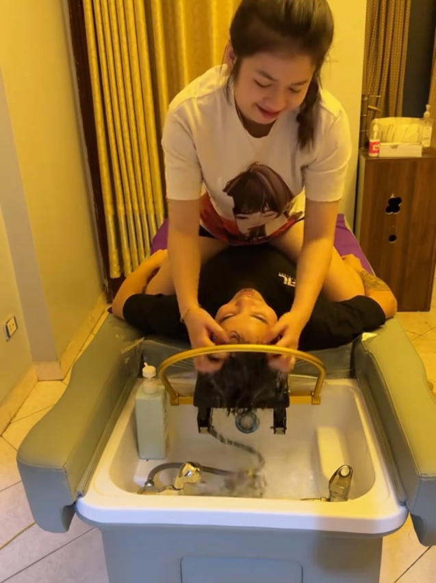#ConSantanderConecto Do you like this type of massage? I really like this type.😂🤣😁 #tiktok #relaxandrelax #ASMR #massagetherapy #SPA #asmrbarber 