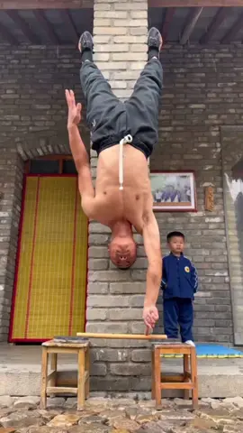 les moines Shaolin défie les limite humaine