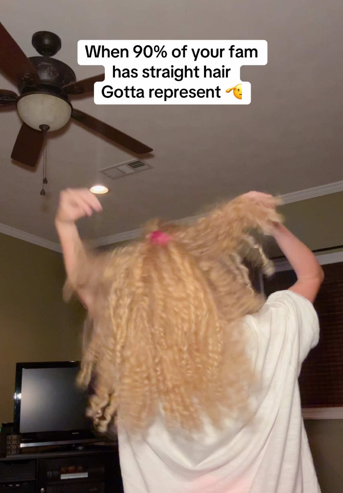 Dad had 3a & I have a distant cousin with 3a. I think my curl pattern came from someone on dads side of fam. Mom has 2b & my great grandma on that side had wavy/ curly hair. Everyone else has type 1 #3bhair #curlyhair #blondehair 