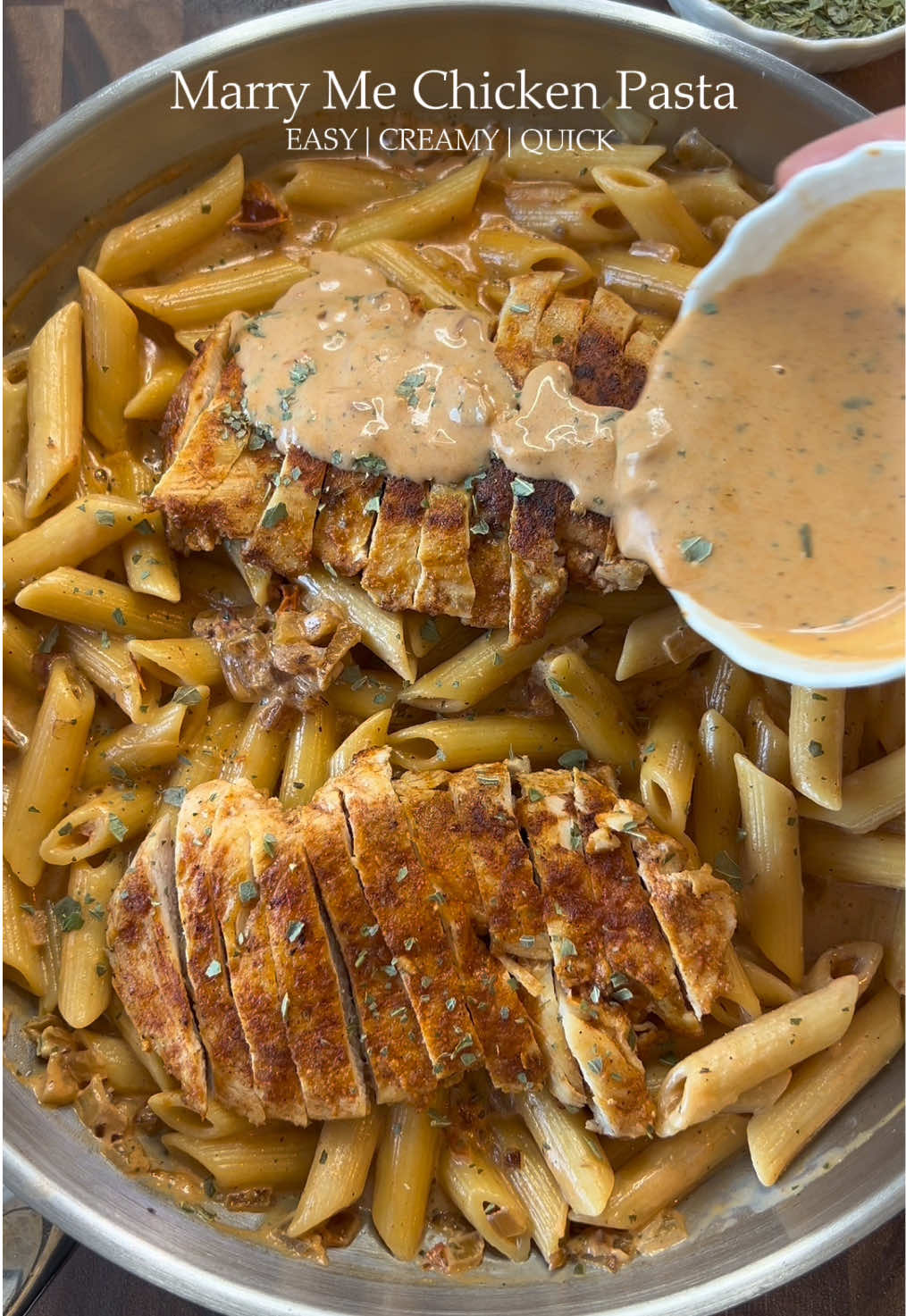 Full recipe on my website (link in bio) or copy paste the link in comments👇🏽 20min marry me chicken pasta 🍝 . . #marrymechickenpasta #marrymepasta #marryme #quickpastarecipe #pasta #pastarecipe #pastatiktok #fyp 