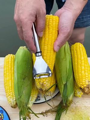 This corn stripper is really convenient