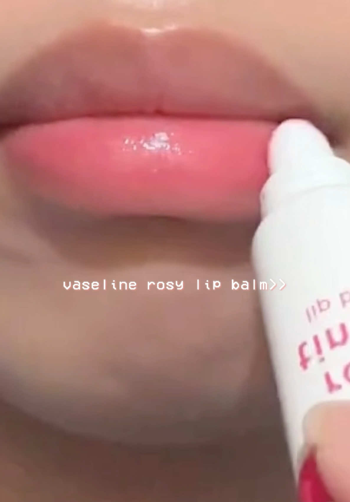 get natural pink lips with vaseline rosy lip balm💗 #lipbalm #vaseline #lips #lippies #skincare #makeup #vaselinerosylips @Vaseline Philippines 