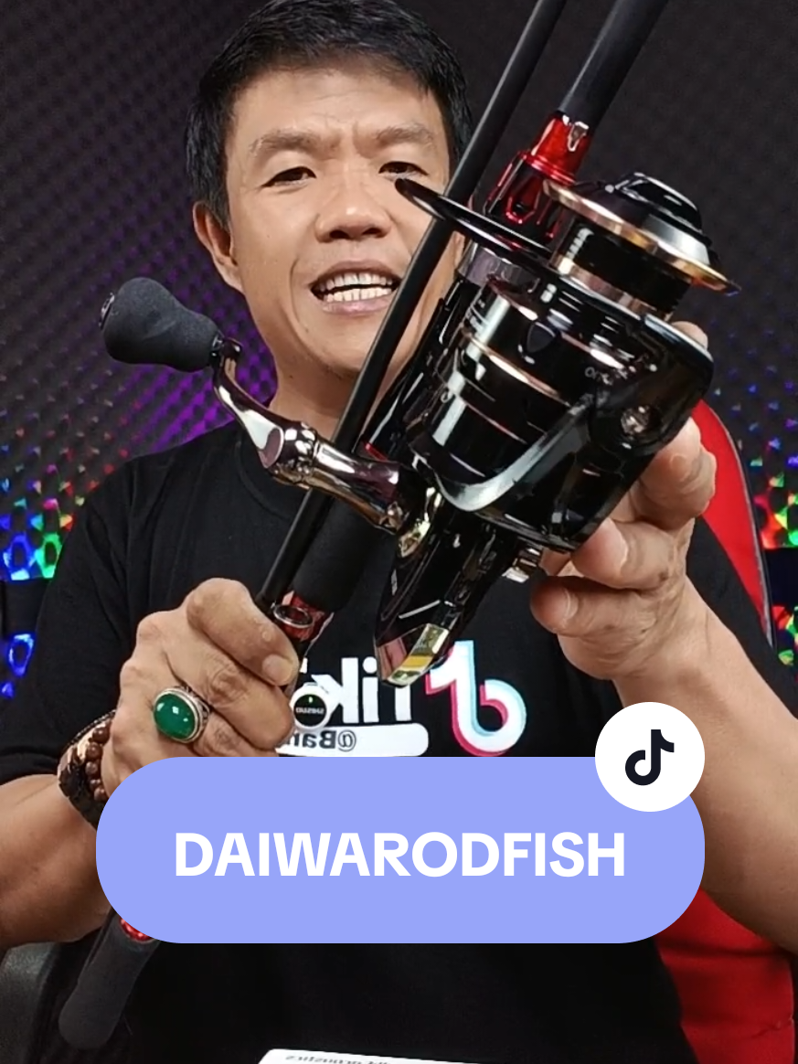 Rekomendasi set pancing perpaduan antara daiwa road fishing dengan caldari NX series tersedia ukuran reel dari NX 1000 sampai nx7000 untuk joran 165 sampai 270 cocok untuk spot danau sungai laut baik casting maupun spinning untuk pembelian klik keranjang kuning di kiri bawah video ini #setpancing #LiveOutlandish 