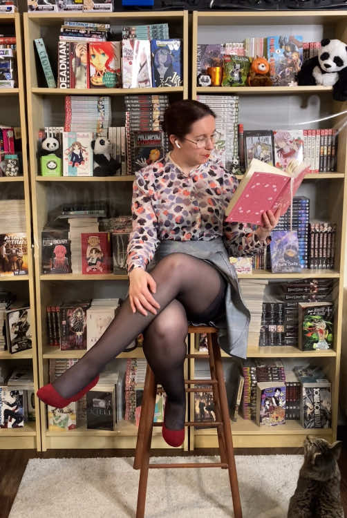 Replying to @kevinnunya should I make an account just for Magellan?  #literatureandlingerie #coquettepanda #burlesquereading #readingissexy 