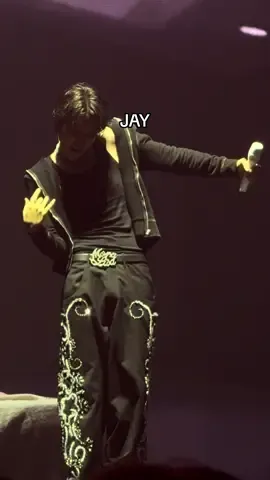 Jay what is this behaviour @hobipower #jhope #hobi #btsarmy #hopeonthestage 