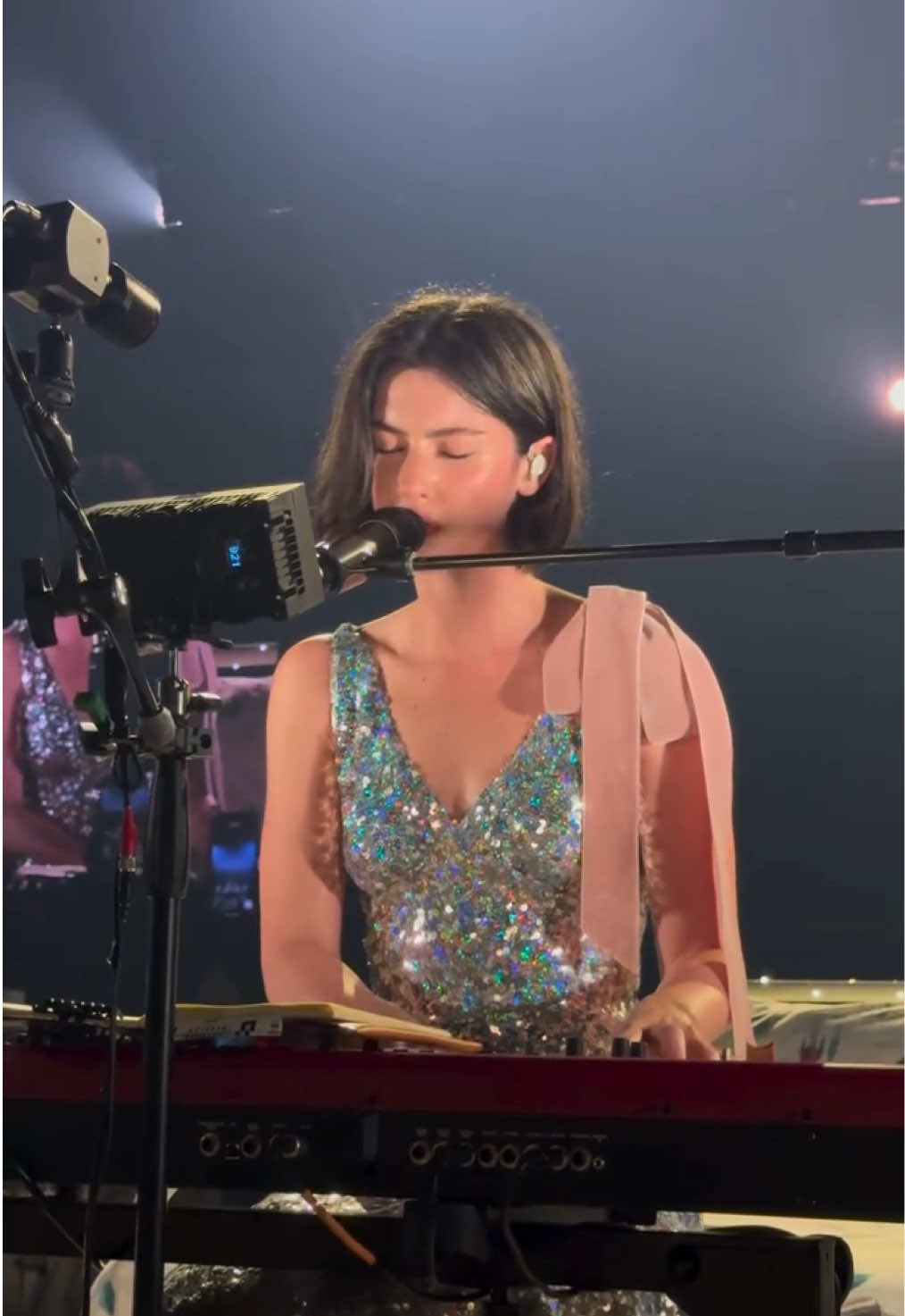 Gracie covering 'Liability' by Lorde tonight in Auckland, NZ 💙 (via endupinashes) #gracieabrams  #thesecretofustour 