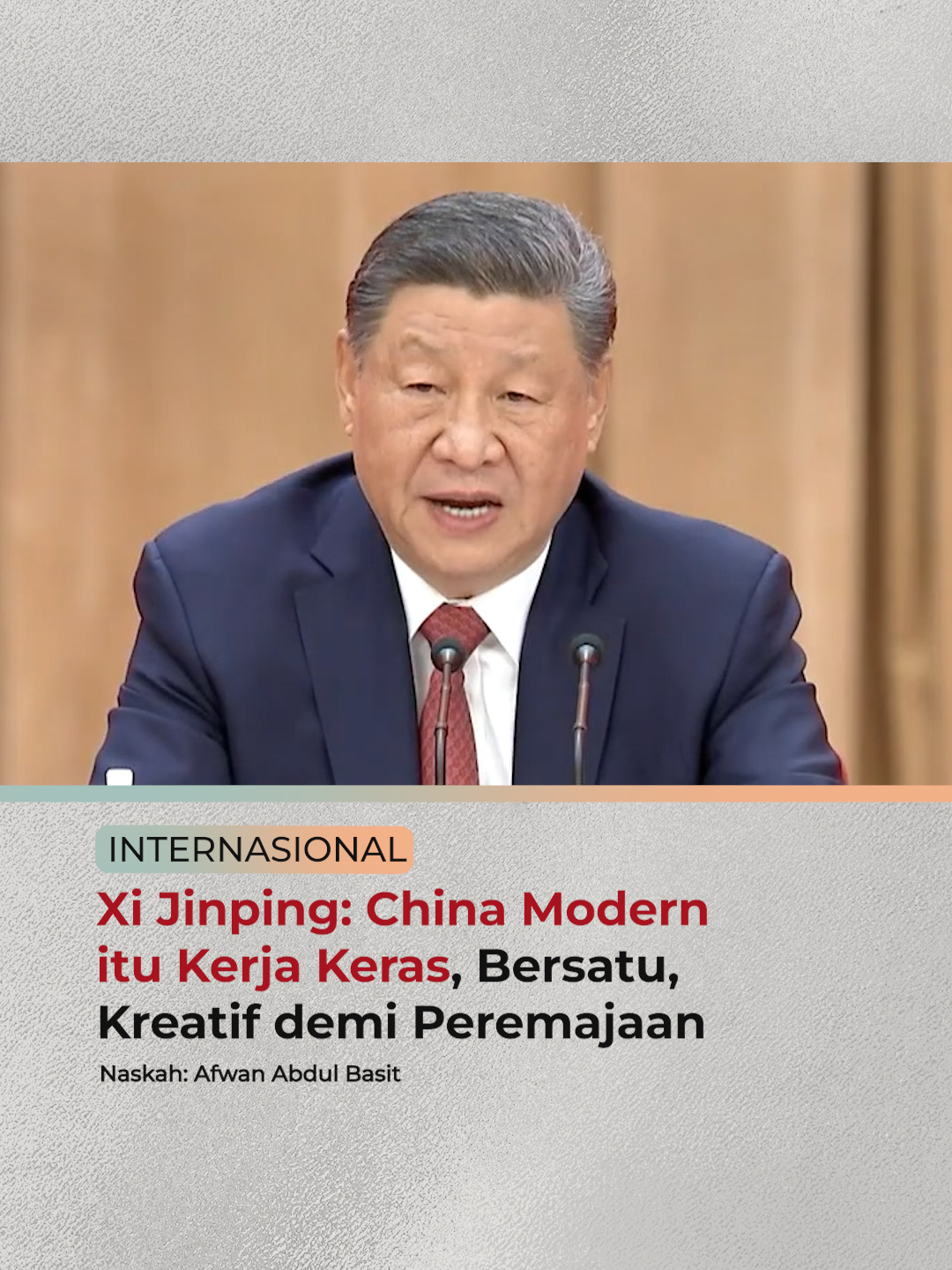 Presiden Xi Jinping menyerukan persatuan dan semangat juang kelas pekerja Tiongkok dalam menyambut era modernisasi. Dalam pidato peringatan 100 tahun Federasi Serikat Buruh, Xi menekankan pentingnya kerja keras dan inovasi untuk mewujudkan visi peremajaan besar bangsa. Ia mengingatkan agar semua tetap bersikap membumi meski menghadapi kemajuan zaman. #XiJinping #Tiongkok