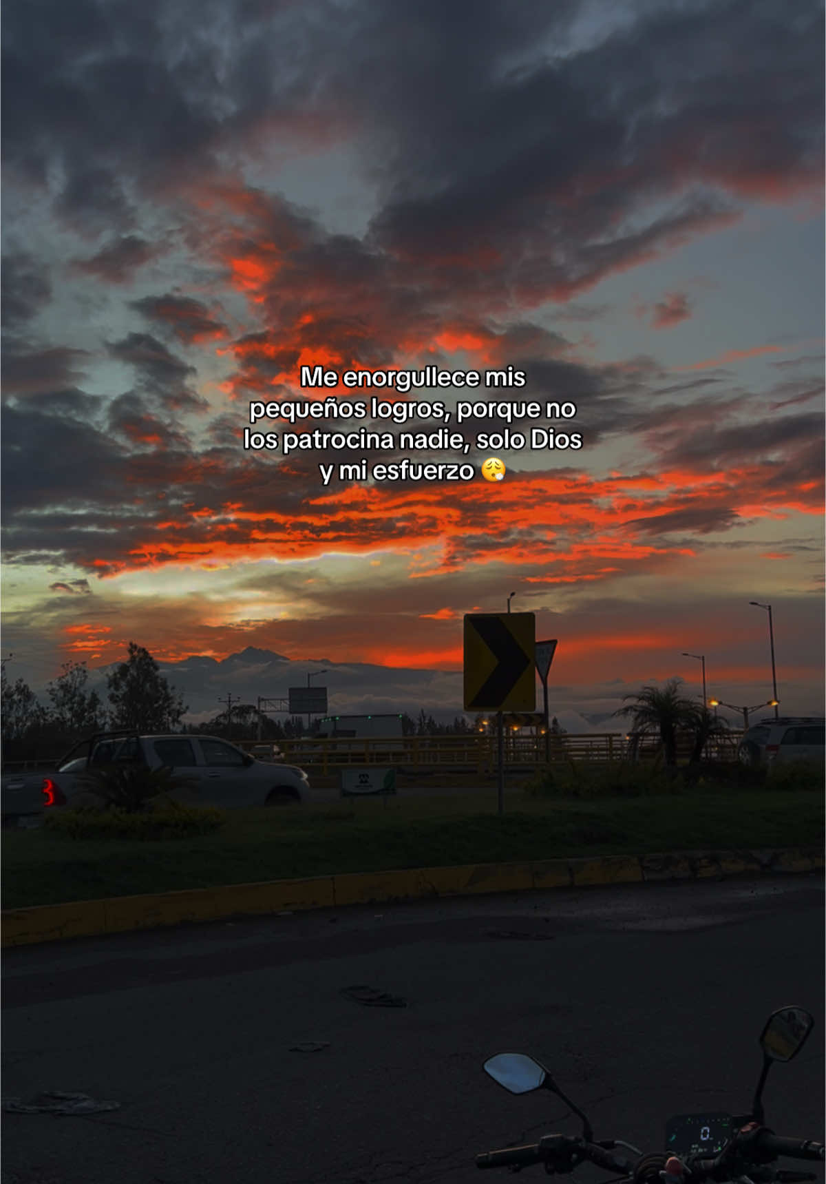 Poquito a poco  #paratii #fyp #viralvideos #bike #bikers #motivation #moto #motos #foryoupage #xyz #tiktokviral #abc #esfuerzo #atardecer #dios 