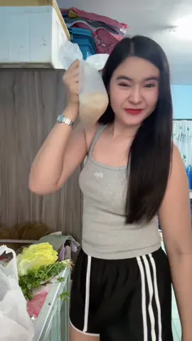 หากับแกล้มกินก่อน แมงกระพรุนลวกกับนำ้จิ้มแซ่บๆ #สาวเพชรบูรณ์  #สาวโรงงาน  #ผู้หญิงชอบทํางานบ้าน  #ผู้หญิงชอบทํากับข้าว 