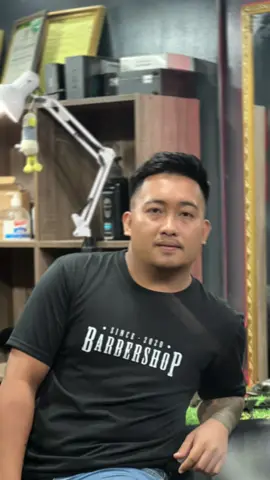 Sedangkan berbibir pun saya sambut pa lagi bersamamu 😇. #fyppppppppppppppppppppppp #undertakerbarbershop 