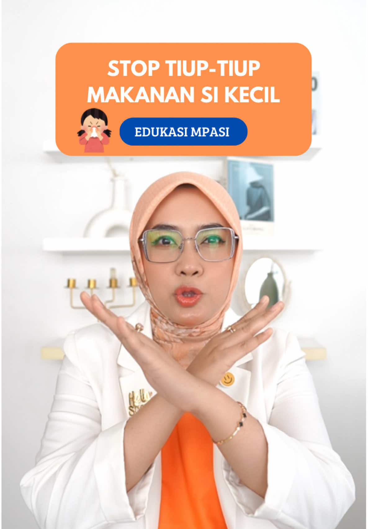 Sepele tapi akibatnya bisa fatal ‼️ Beberapa dari moms pasti ada juga yang memiliki kebiasaan ini. Tiup-tiup makanan ini memang terkadang reflek ketika menu MPASI si kecil dalam keadaan panas. Tapi ternyata dengan kita meniup makanan dan menyuapkan ke si kecil sama halnya memberikan bakteri loh mom. So mulai dari sekarang yuk mulai menghilangkan kebiasaan ini. Kalau moms tim ditiup dulu apa nunggu makanannya dingin nih? 🤔 📌 For more info DM #bonebroth #chickenbonebroth #beefbonebroth #beefbroth #broth #kuahbonebroth #chickenbroth #mpasi #gtm #mpasihomemade #mpasibayi #nutrisipenuhbarenghellospoon #hellospoon 