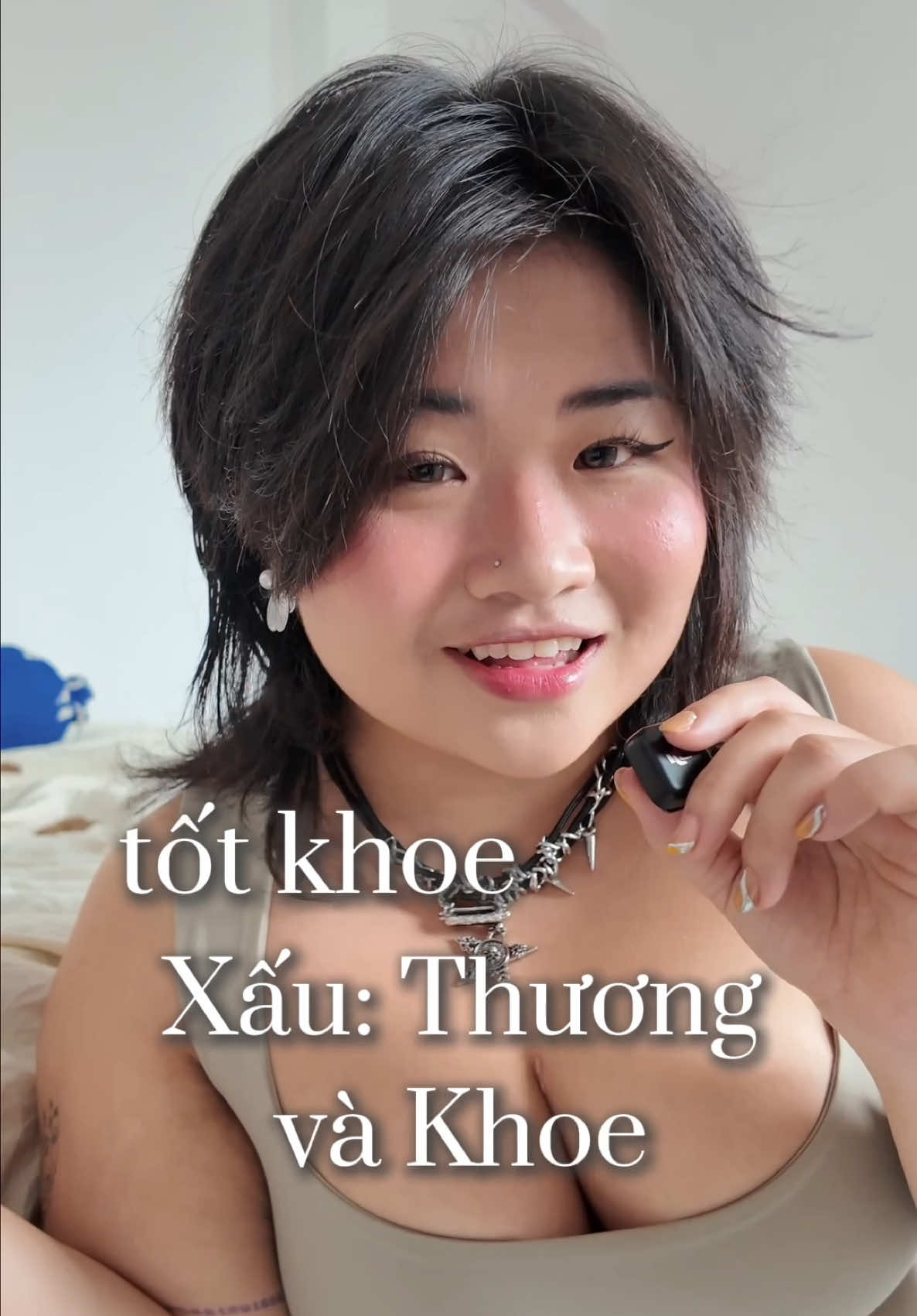 Tốt khoe – xấu cũng khoe luôn!Tớ không che khuyết điểm, vì cơ thể này đang đồng hành với tớ mỗi ngày. Còn cải thiện làm đẹp hơn thì vẫn làm chứ, bồ nào da dữ, thâm rạn và viêm lỗ chân lông với muốn sáng nách thì thử Armpit Cream vs Trà nhóố #cauranhkhum #1Tviral #armpitcream #armpit #tritham #viemdacodia #chubby #SelfCare #skincare #loveyourself 