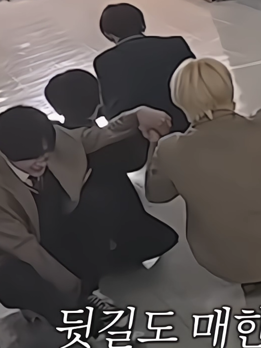 the holding hands tho😊 #jaywon #jungwon #jay #enhypen #engene #kpop #fyp #edit #viral 