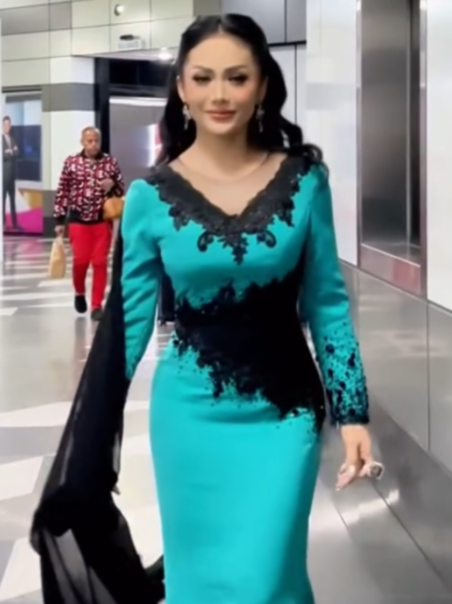 bodynya di kagumi semua orang🩵 #krisdayanti #divaindonesia 