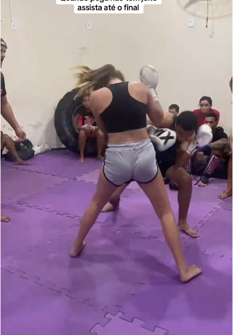 Treino de resistência boxe##Competidor##Atleta##Lutador##Combate##treino##competidoremtouro##Pegando##lutadorafeminina