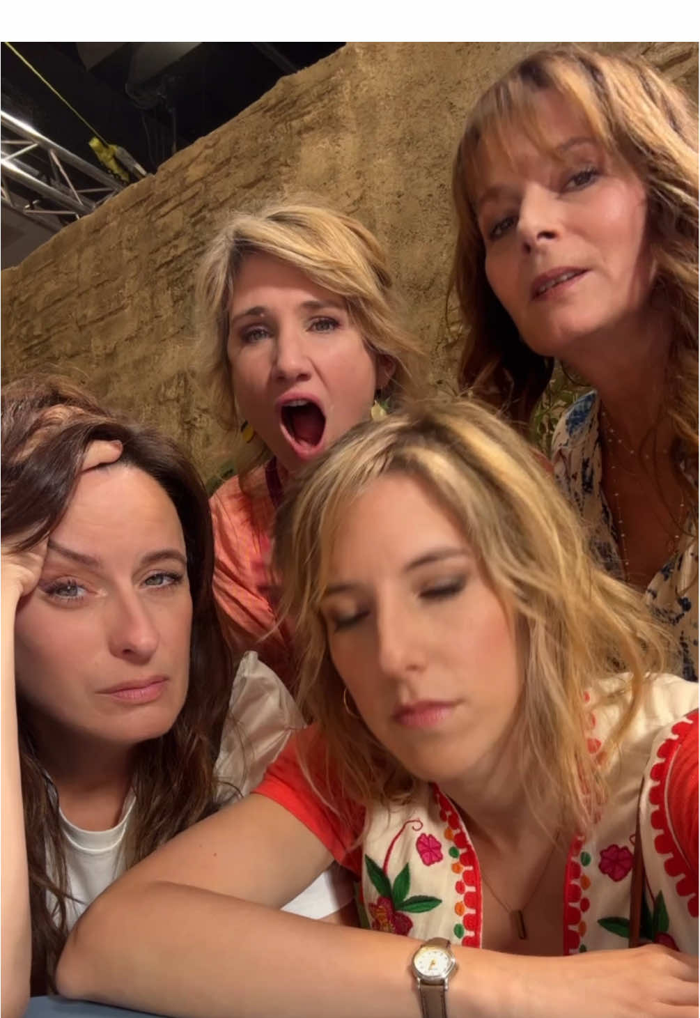 Y’a des matins comme ça… 😅🥱😴 @PBLV, encore plus belle TF1 @dianedassigny #ceciliahornus #annedecis 