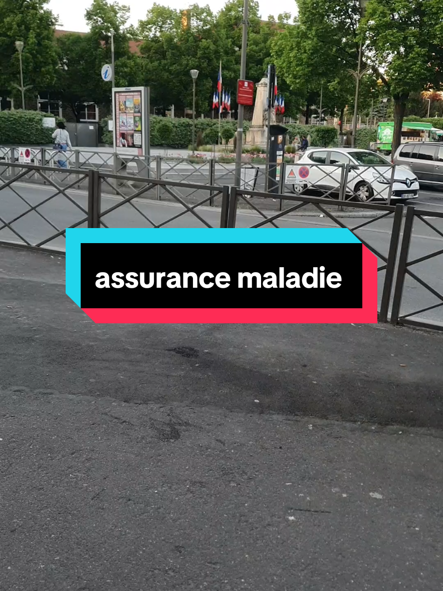 assurance maladie bonjour 😅 il est trop fort ce mec 😂  il rend dinguo les gens waw 🤣 Fares.usc  #blague #assurence_maladie #rire_tiktok #mort_de_rire #fares_usc #sacre_martin #drole #rire_tiktok #rire #blague_drole #fort #très_drôle #fyp 