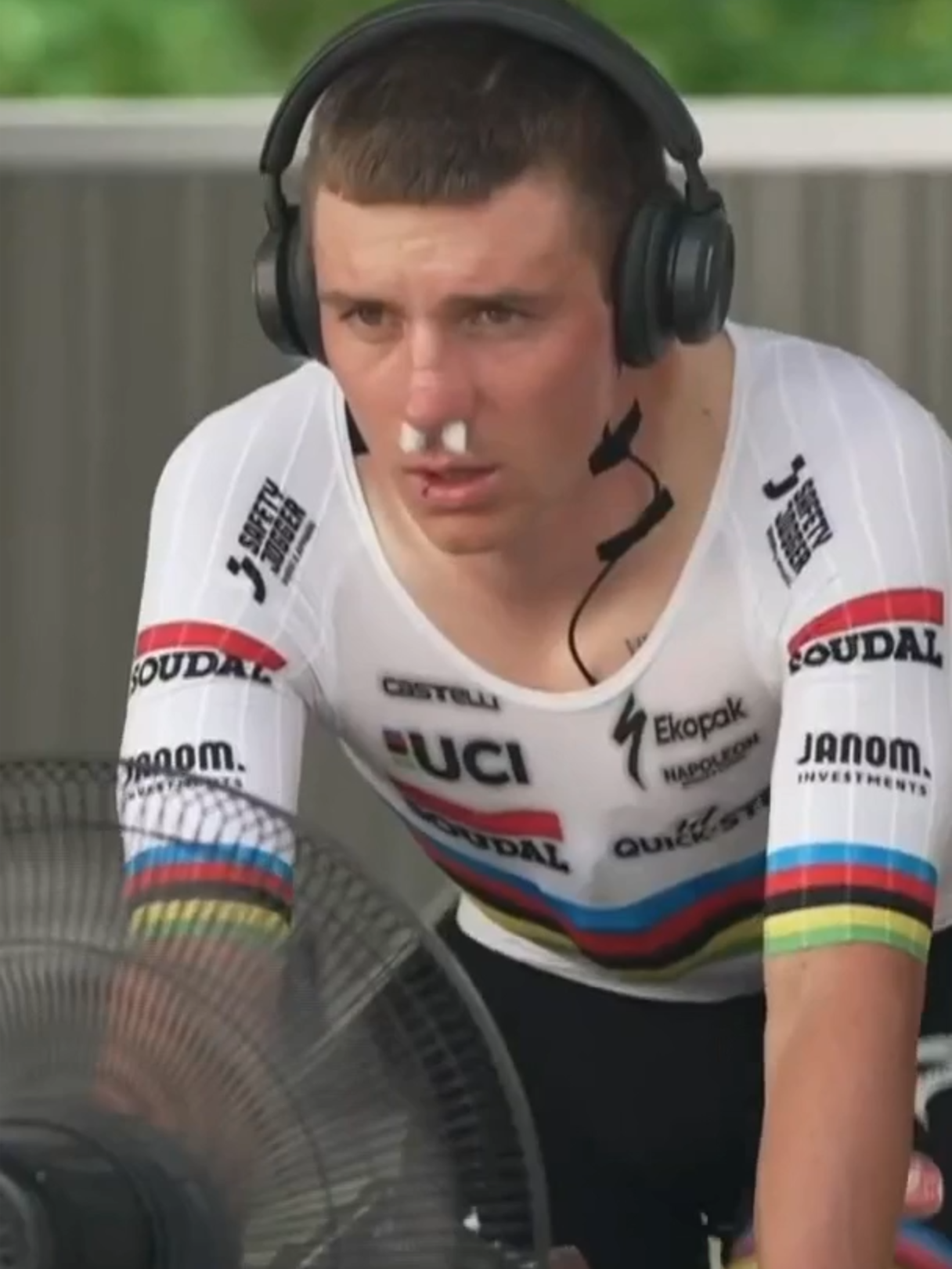 The world champion is here! 🌈 Remco Evenepoel is ready to initiate Grand Tour mode with a warm-up at the Tour de Romandie! 👏 #cycling #roadcycling