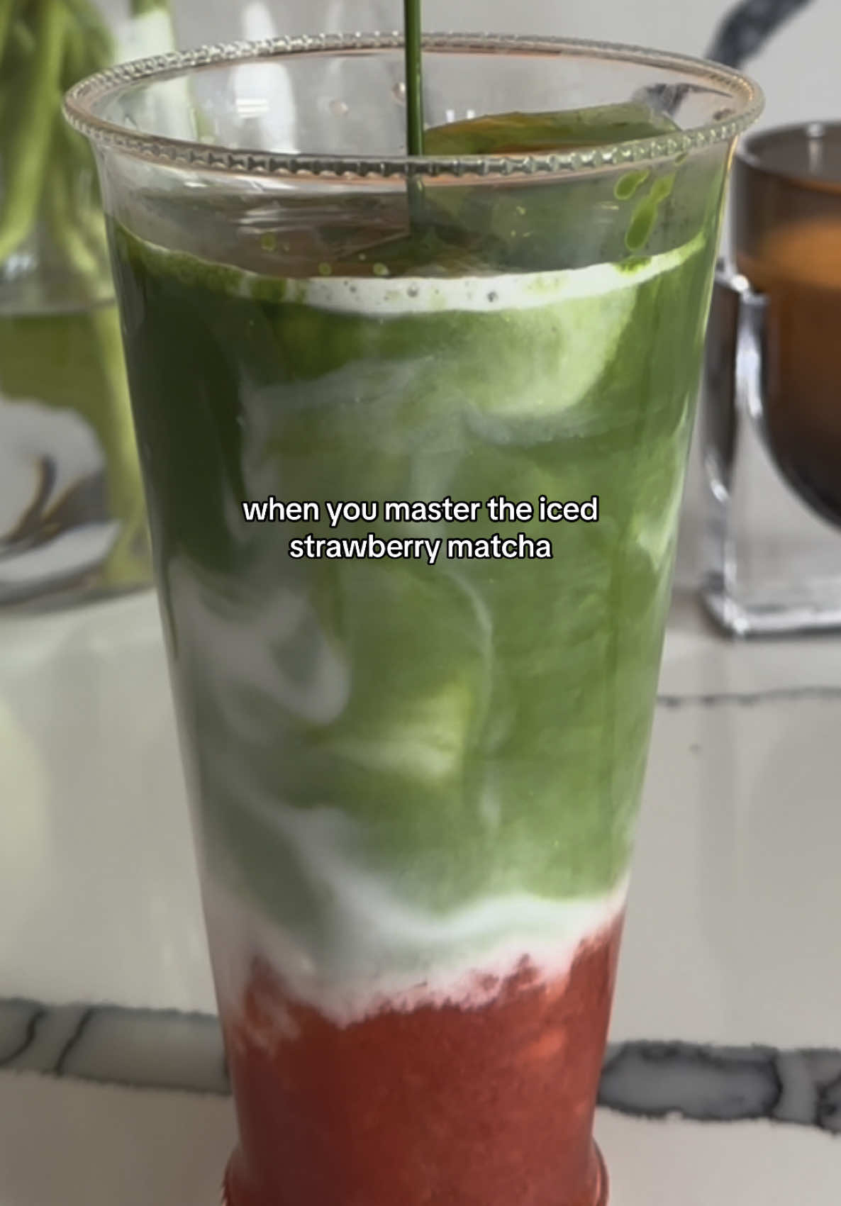 Do we want the tutorial?!?! So easy and so bomb 🍓🍵 #matcha #matchatok #icedstrawberrymatchalatte 