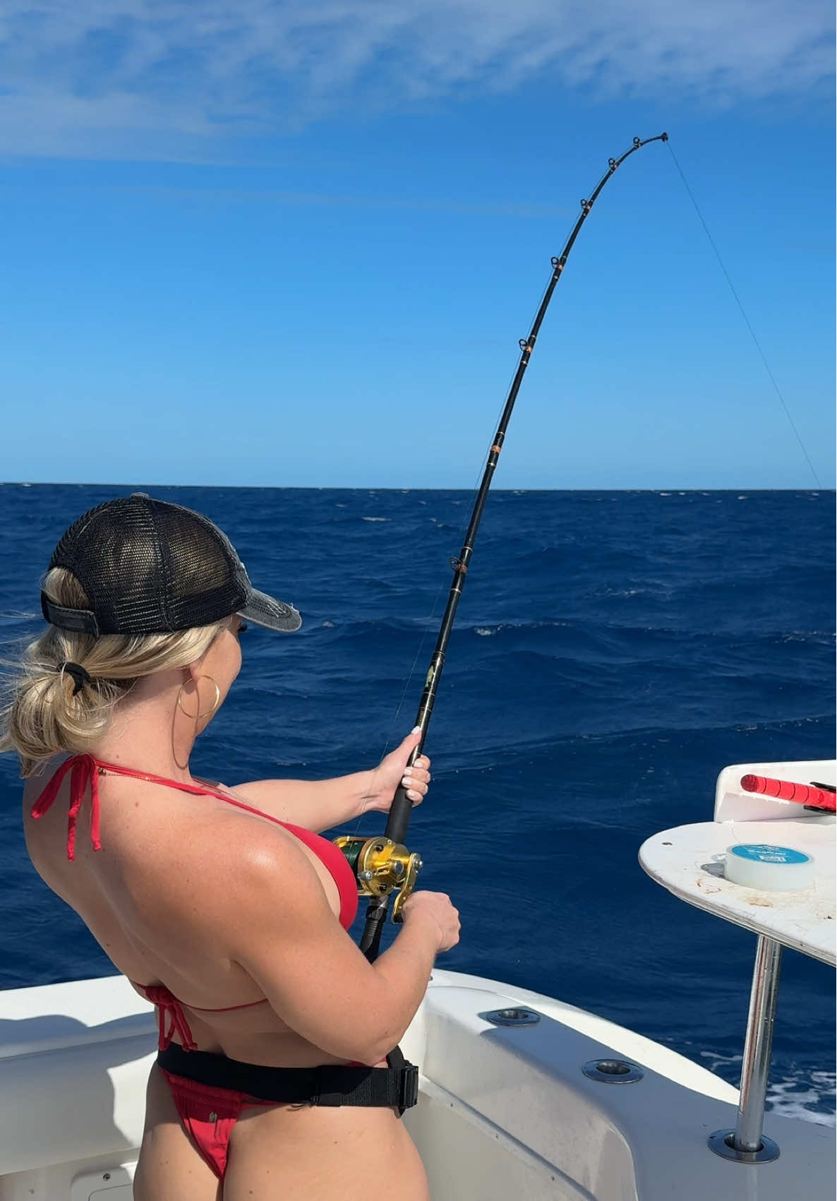 Big mutton snapper putting me to work 😅🎣👀 #fishing #foryou #foryou #fishingtiktoks #girlswhofish #fishinglife #fishingadventures #fishingtrip #offshore 