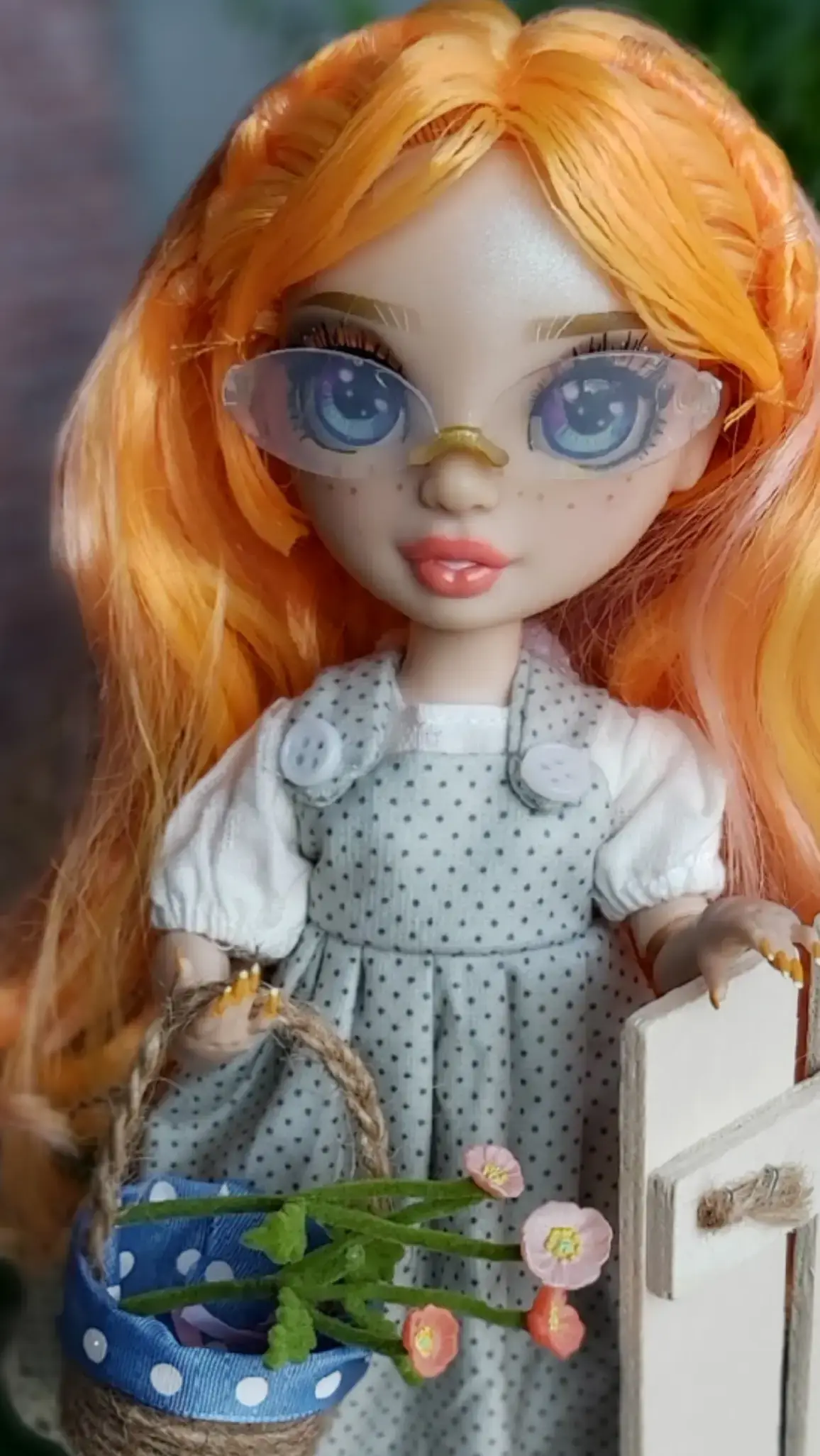 A fun hack for giving Rainbow High dolls super cute style is to pickup Blythe doll dresses. They can be a bit big in the waist but are easily taken is with mini claw clips or a ribbon sash. #rainbowhighdolls #dolls #dollcollector 