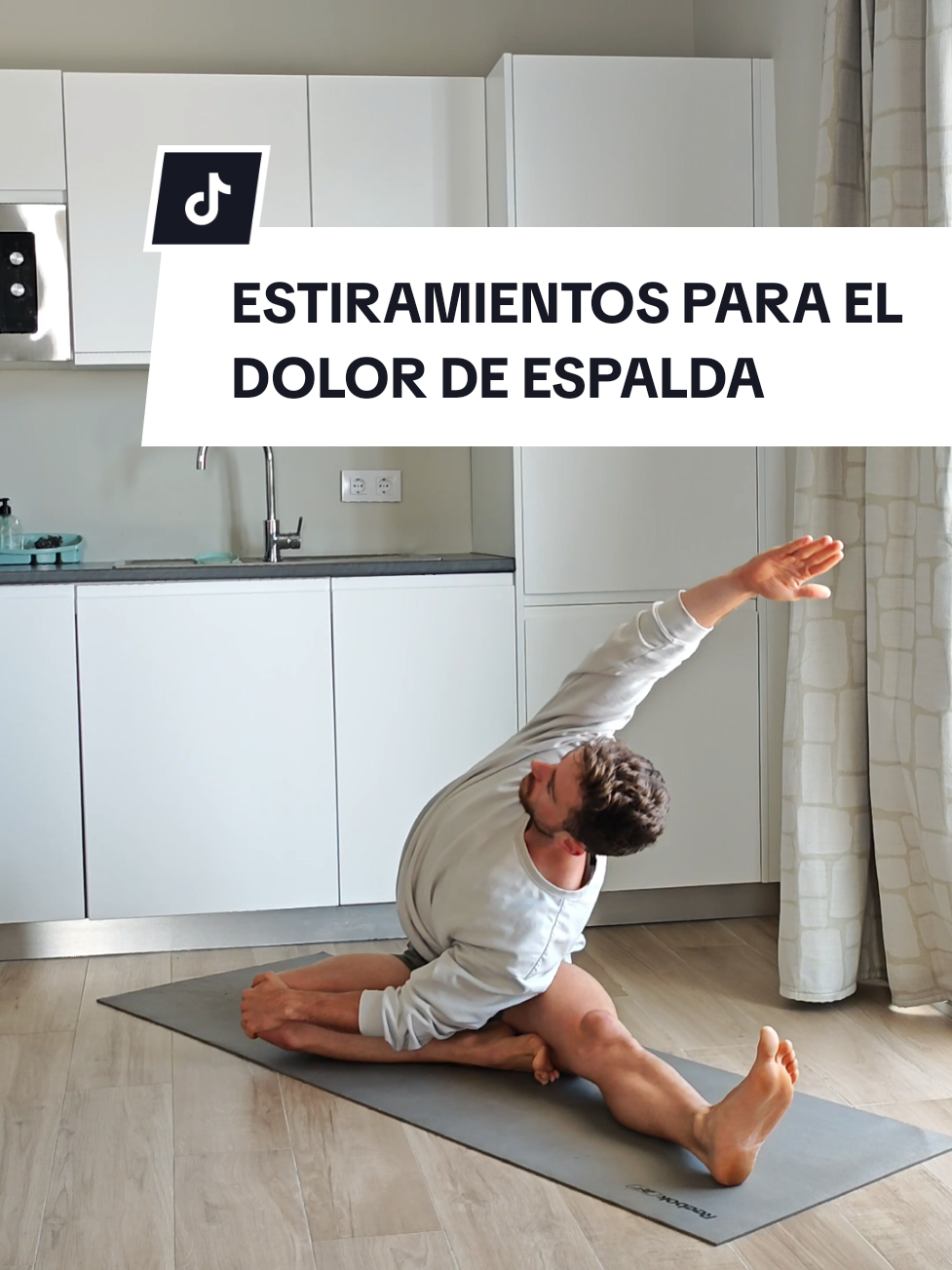 Estiramientos para el dolor de espalda en 10 minutos. #creatorsearchinsights #dolordeespalda #estiramientos #estirar #yogalover #stretchingroutine #flexible 